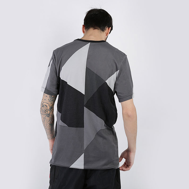 мужская серая футболка Nike Dri-FIT Kyrie T-Shirt CD0929-077 - цена, описание, фото 4